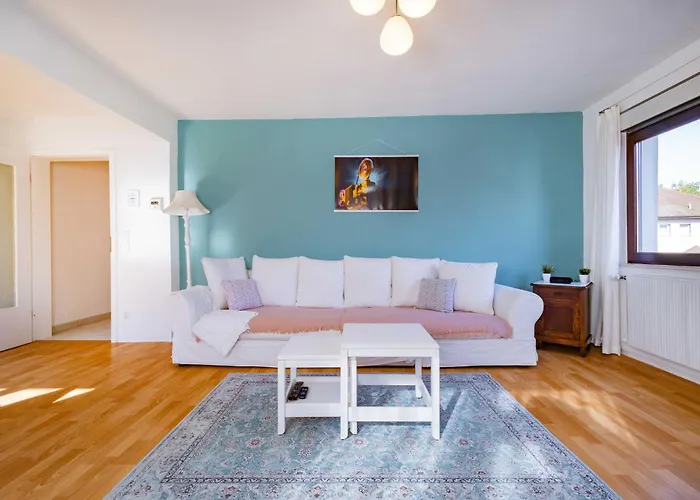 Charmante Wohnung -Altes Kino- 2Sz-2Bad-Terrasse-Netflix