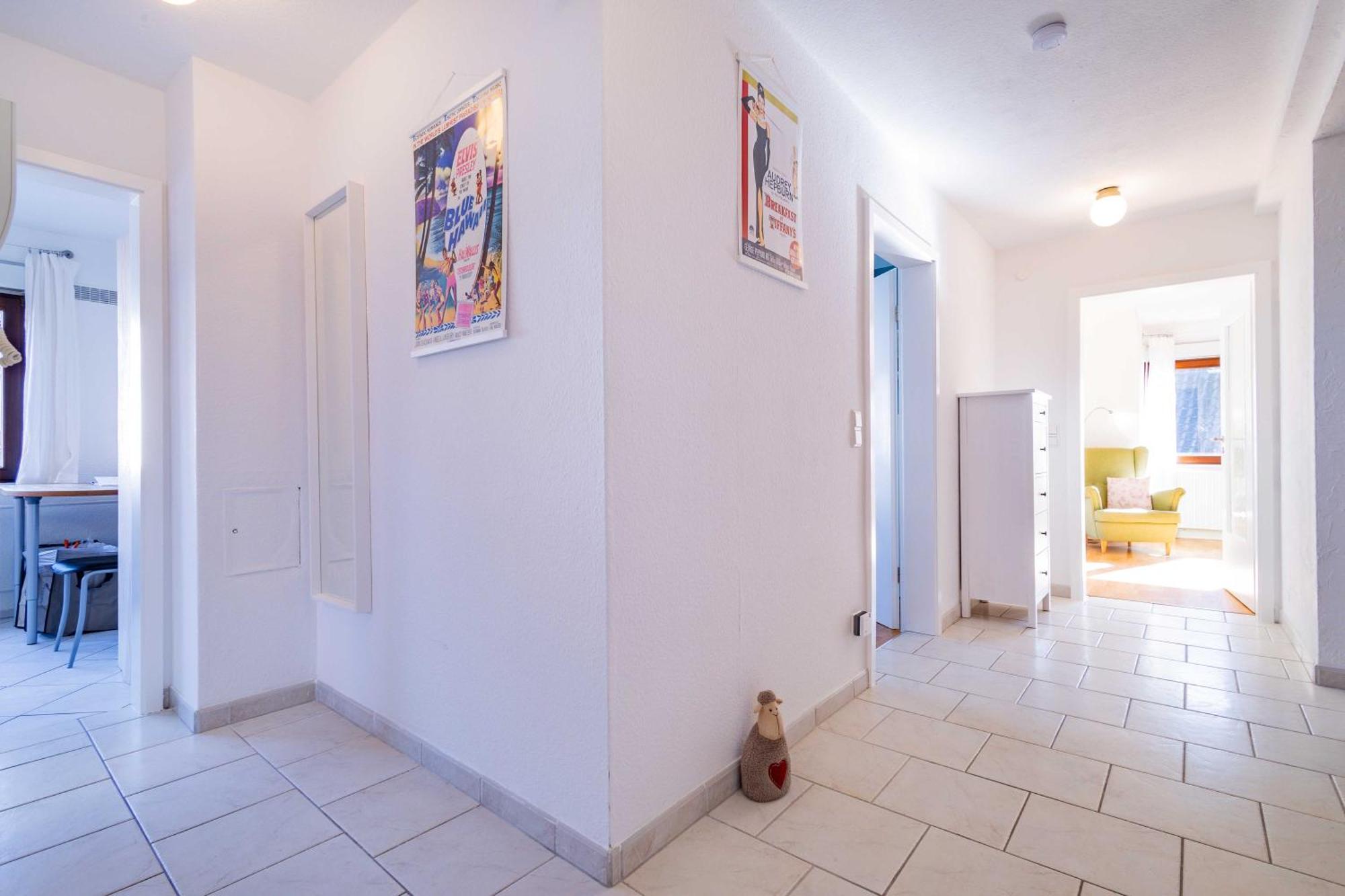 Charmante -altes Kino- 2sz-2bad-terrasse-netflix Apartment *