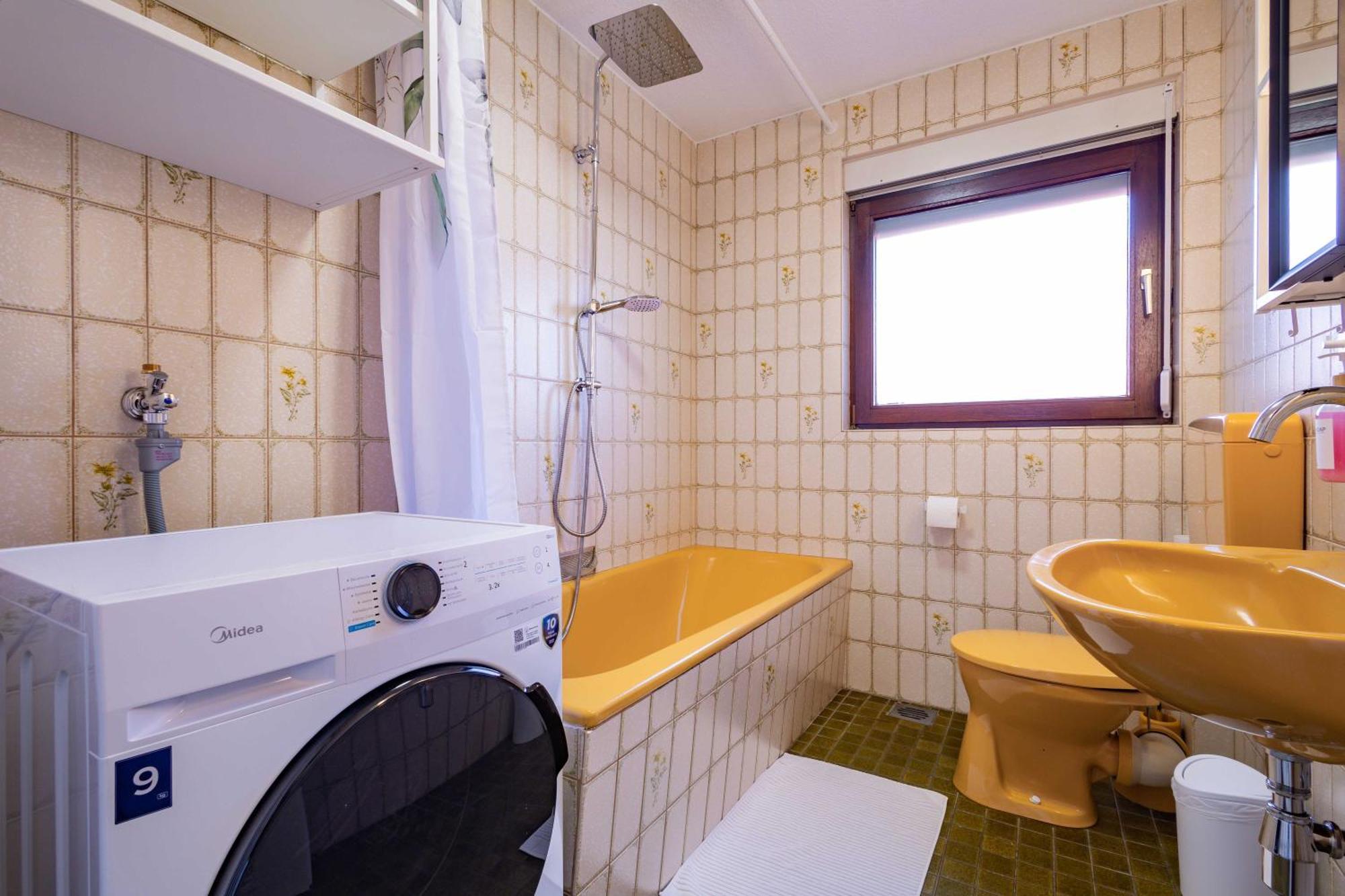 Charmante -altes Kino- 2sz-2bad-terrasse-netflix * Baden-Baden